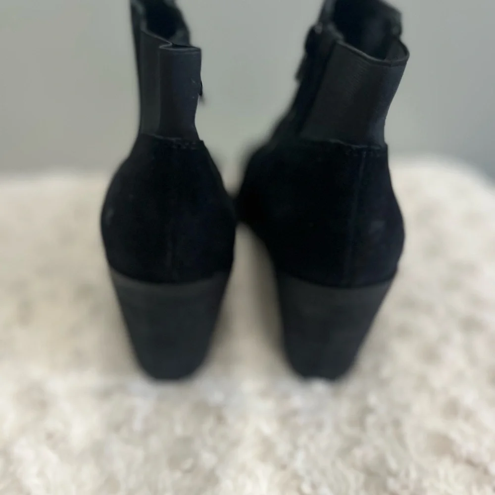 Lucky Brand Zorlina‎ black suede booties NEW 9